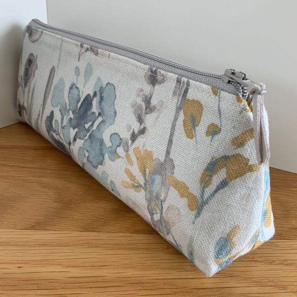 Green - Ikat Fabric Multipurpose Segmented Make-up Brush Wrap Pouch/Case main image 1