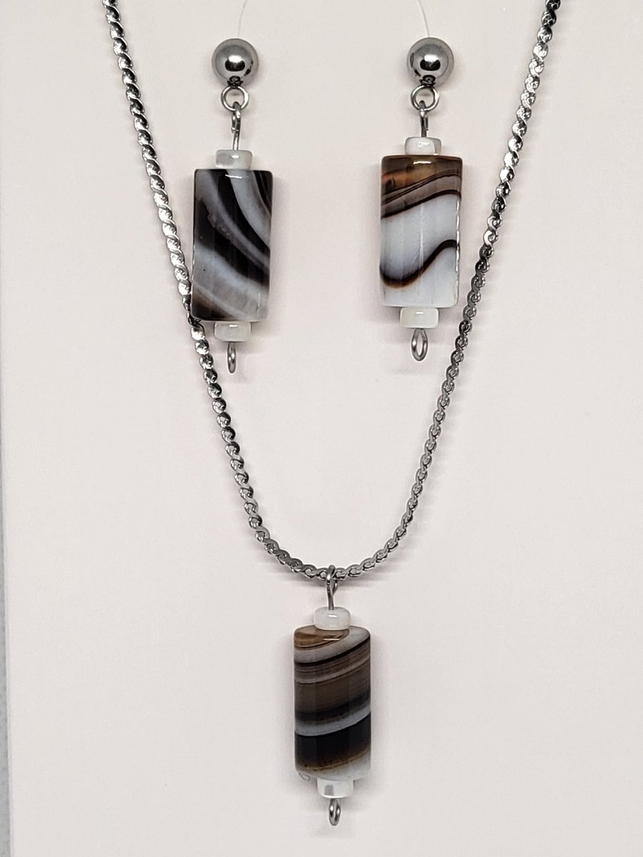 Striped Agate Necklace and Stud Earrings Stainless Steel Jewellery Set