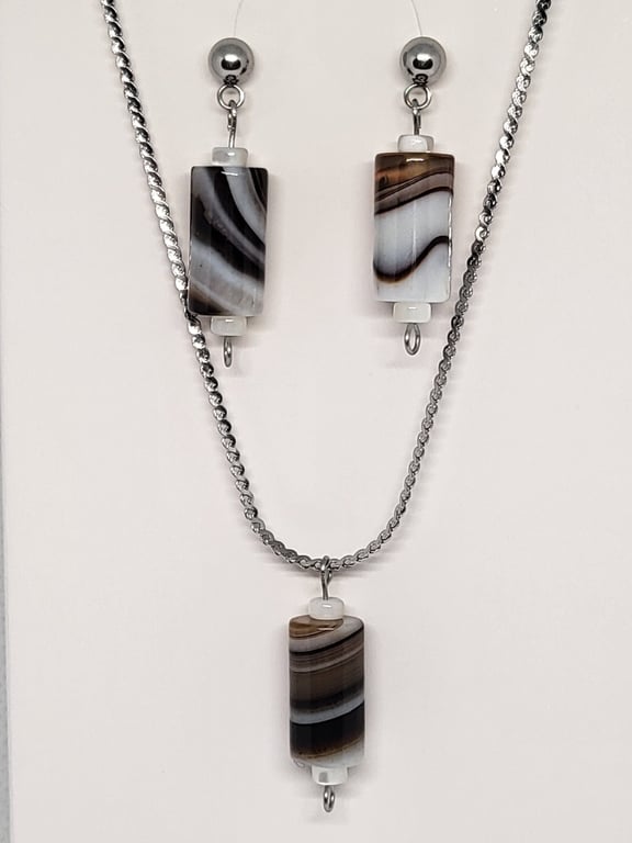 Striped Agate Necklace and Stud Earrings Stainless Steel Jewellery Set