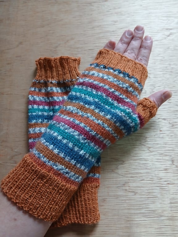 Gloves - hand knitted - fingerless 