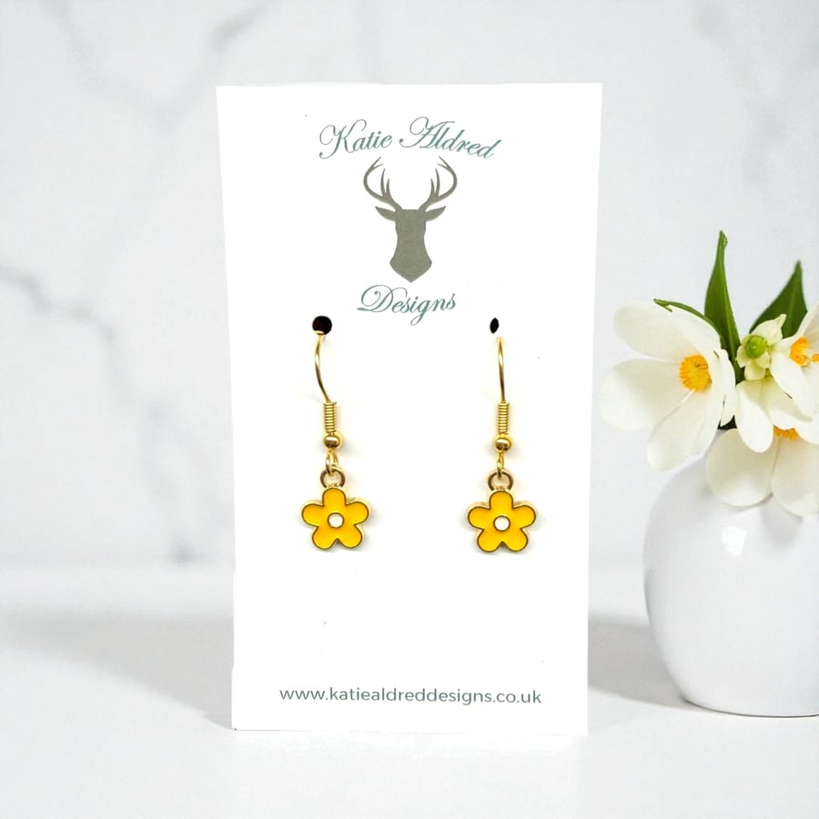 Charm Earrings - Yellow Daisy