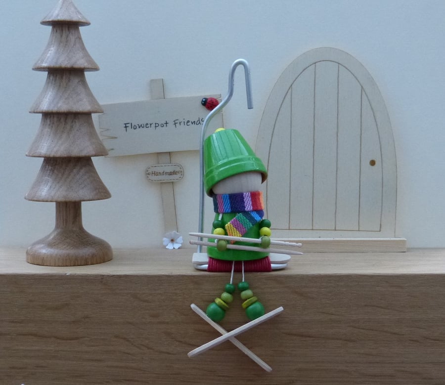 Flowerpot Friend - going skiing