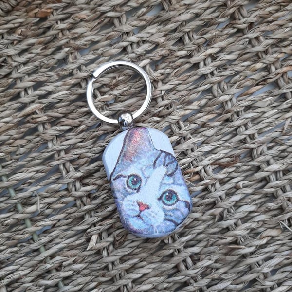 GREY TABBY CAT WOODEN KEYRING
