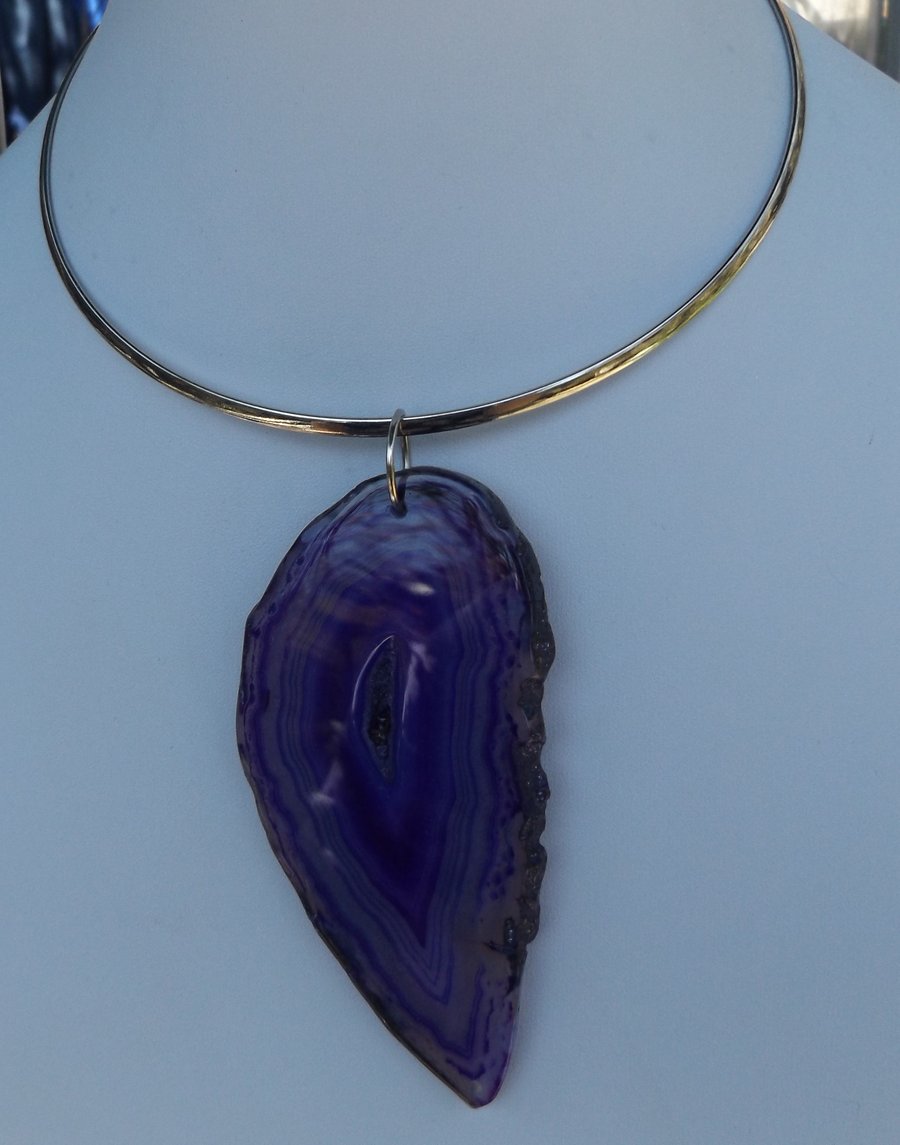 Choker style necklace with purple banded agate slab 