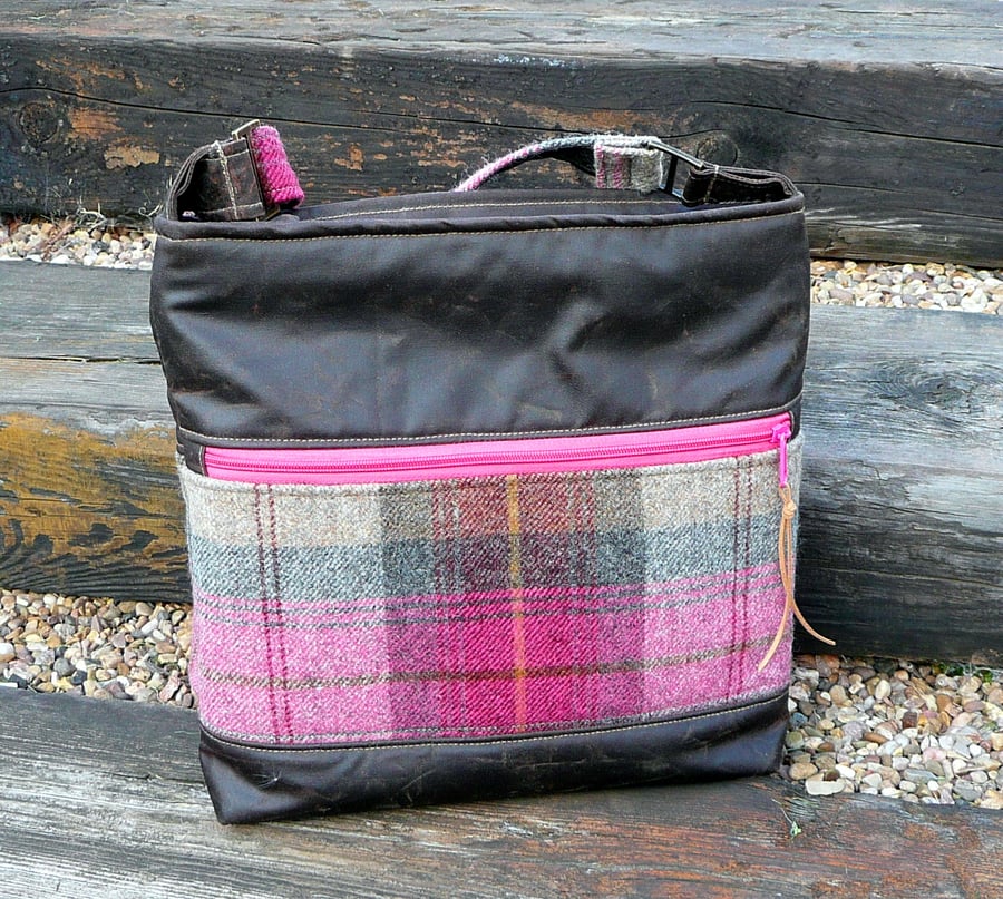 Wax canvas crossbody bag brown water repellent pink british wool tweed 