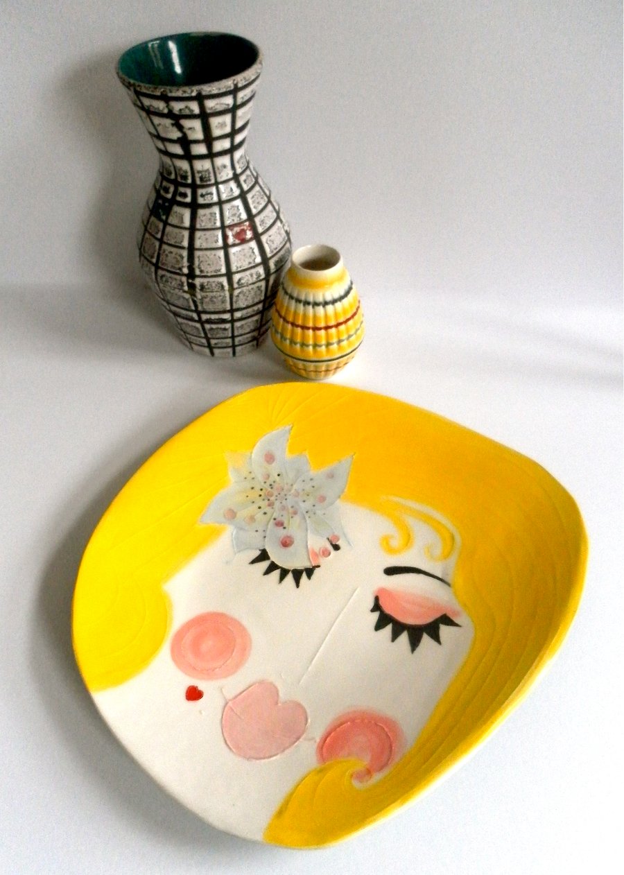 LARGE CERAMIC HANDMADE BLONDE HOOLA FACE PLATE