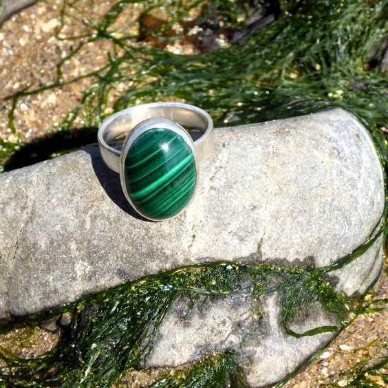 Handmade Sterling Silver 925 Ring - Unique Green Malachite Gemstone Q