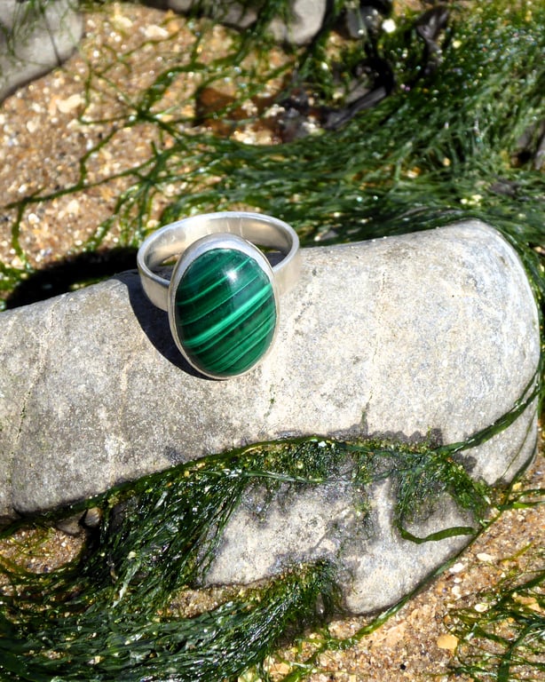 Handmade Sterling Silver 925 Ring - Unique Green Malachite Gemstone Q