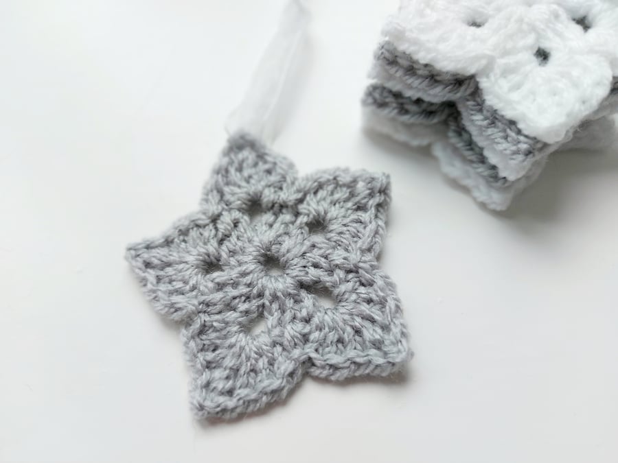 Handmade Crochet Stars in Silver and White with Organza Ribbon, Set of 5