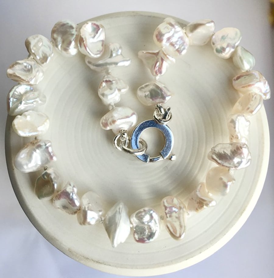 hand knotted keisha pearl bracelet