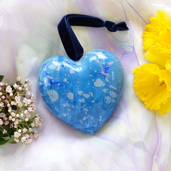 Ceramic hanging heart decoration marbled in blue and silver 