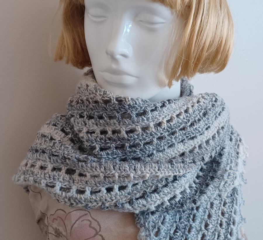Crochet Triangular Shawl Wrap In Shades Of Grey (J122)