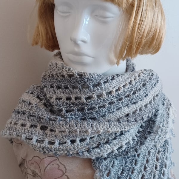 Crochet Triangular Shawl Wrap In Shades Of Grey (J122)