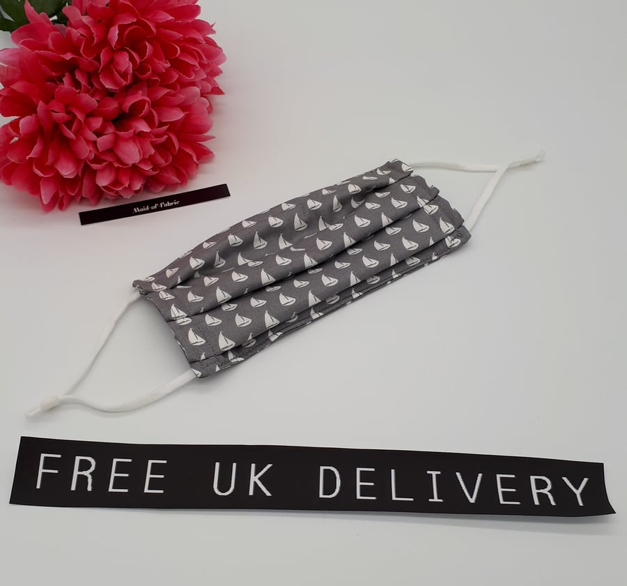 Face mask,  small, adjustable,  3 layer, nose wire,washable in grey boats