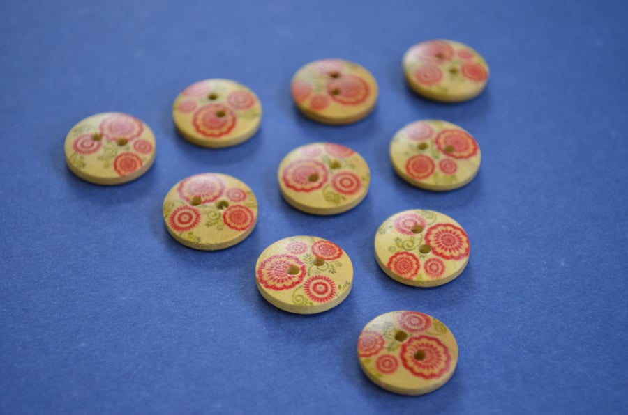 15mm Wooden Red Green Floral Buttons Natural Wood 10pk Flowers (SNF6)