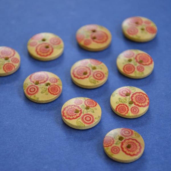 15mm Wooden Red Green Floral Buttons Natural Wood 10pk Flowers (SNF6)