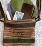 Handy small bag in olive green.