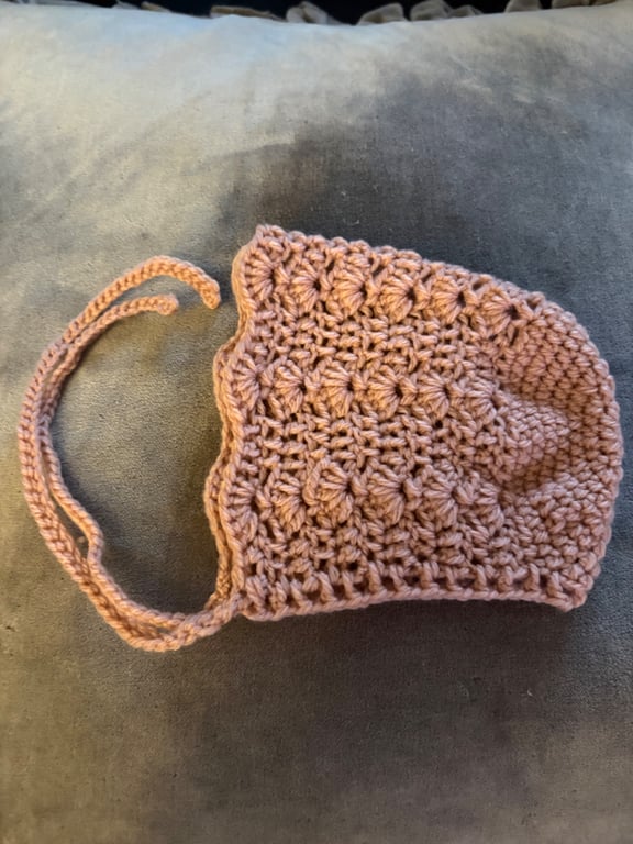 Handmade crochet baby bonnet. Sizes newborn, 0-3, 3-6 and 6-9 months 