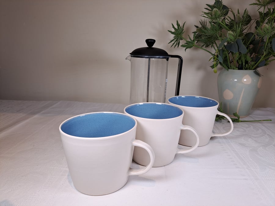 EXTRA LARGE CERAMIC BLUE AND WHITE MUG
