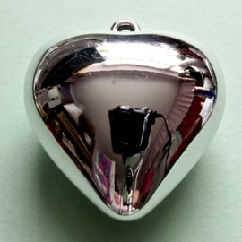 Destash:HEARTS: Large Shiny Silver-Plated Puffy Heart 4.5cms