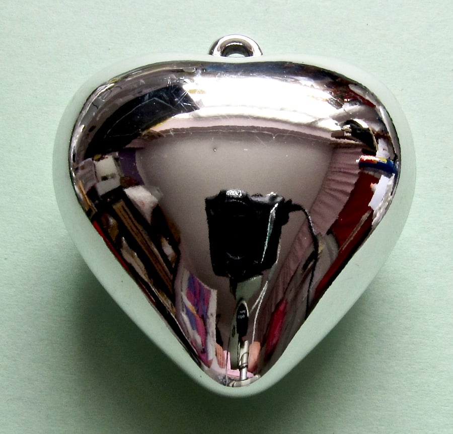 Destash:HEARTS: Large Shiny Silver-Plated Puffy Heart 4.5cms
