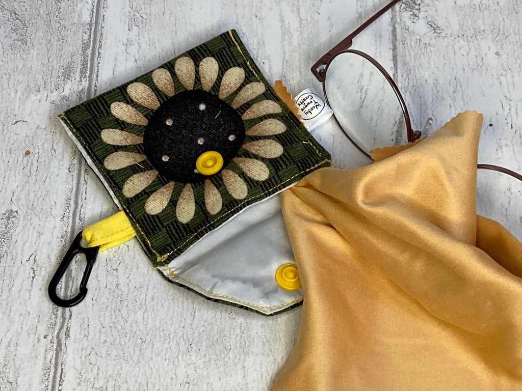 Spectacles cleaning cloth and pouch for sparkling glasses. Sunflower