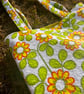 Retro floral beach tote with waterproof lining - Image 3