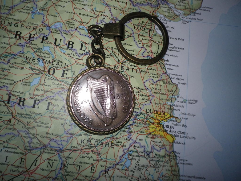 Irish 1950s copper penny Harp motif bronze keychain, gift wrapped, free shipping