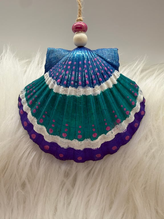 Hand painted scallop shell hanging decoration 