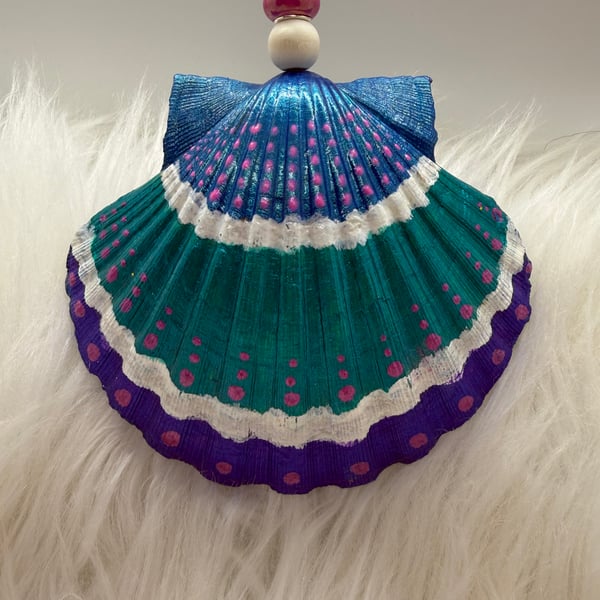 Hand painted scallop shell hanging decoration 