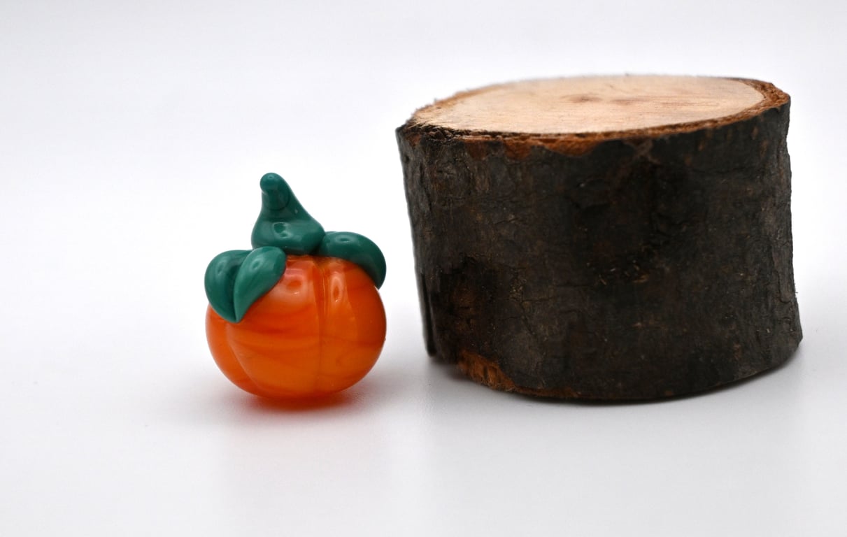 small glass pumpkin keepsake