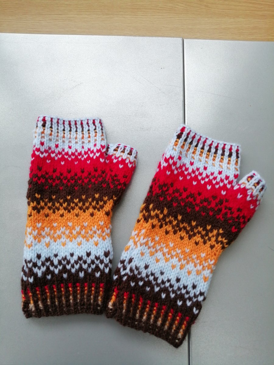 Colourful fingerless gloves 