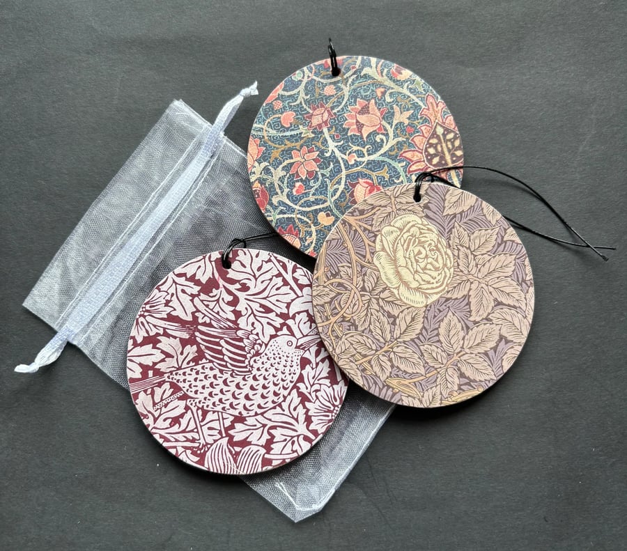 Lovely William Morris inspired decoupaged gift tags 