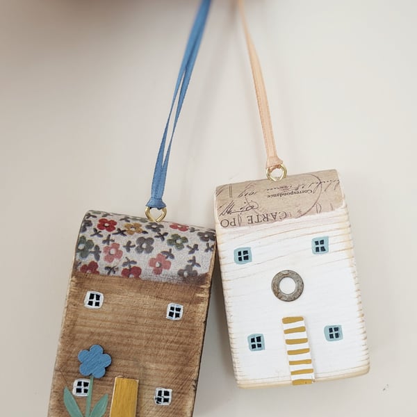 Set of 2 Wooden Floral House Hanging Decorations