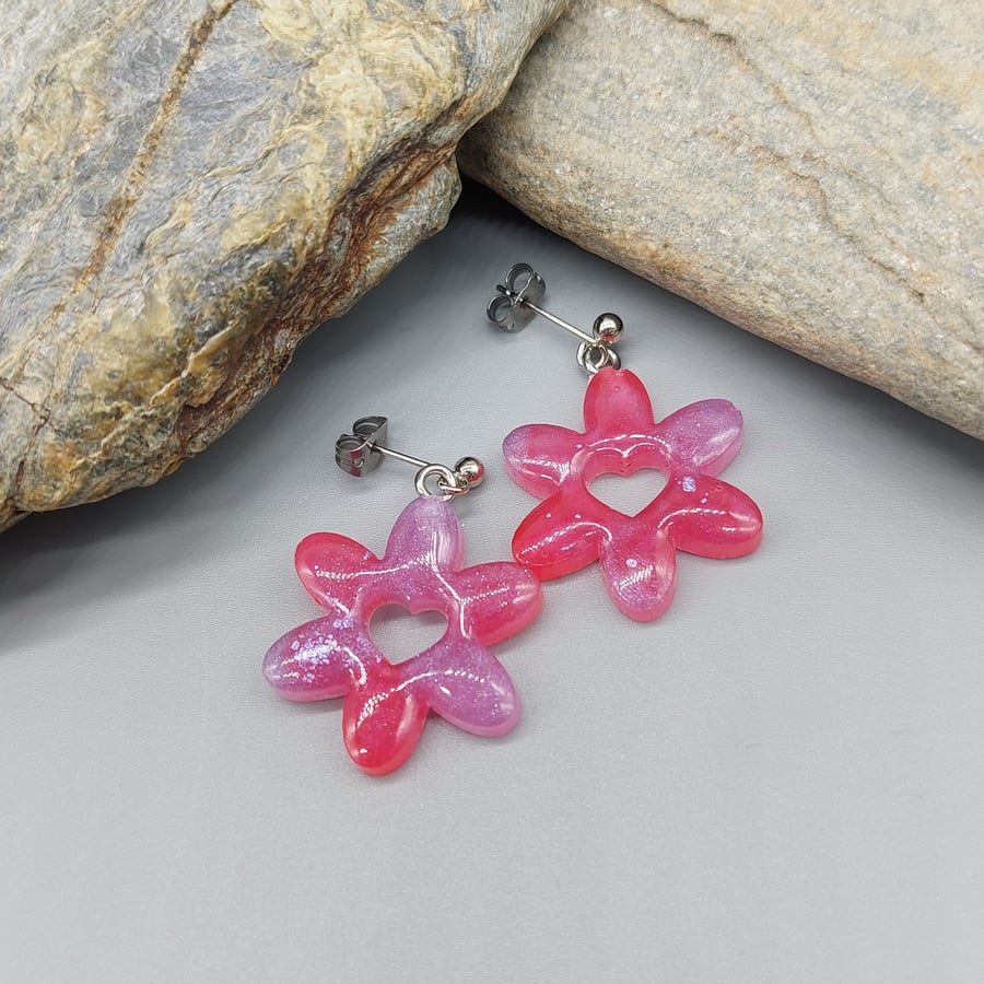 Resin Daisy Earrings, Flower Earrings, Daisy Heart Earrings, Valentines Day,
