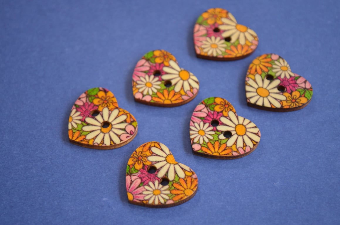 Wooden Heart Buttons Floral Retro Daisy 6pk 25x22mm (H13)