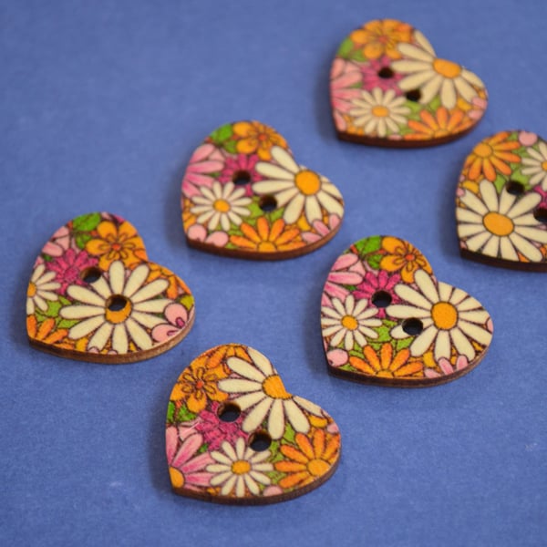 Wooden Heart Buttons Floral Retro Daisy 6pk 25x22mm (H13)