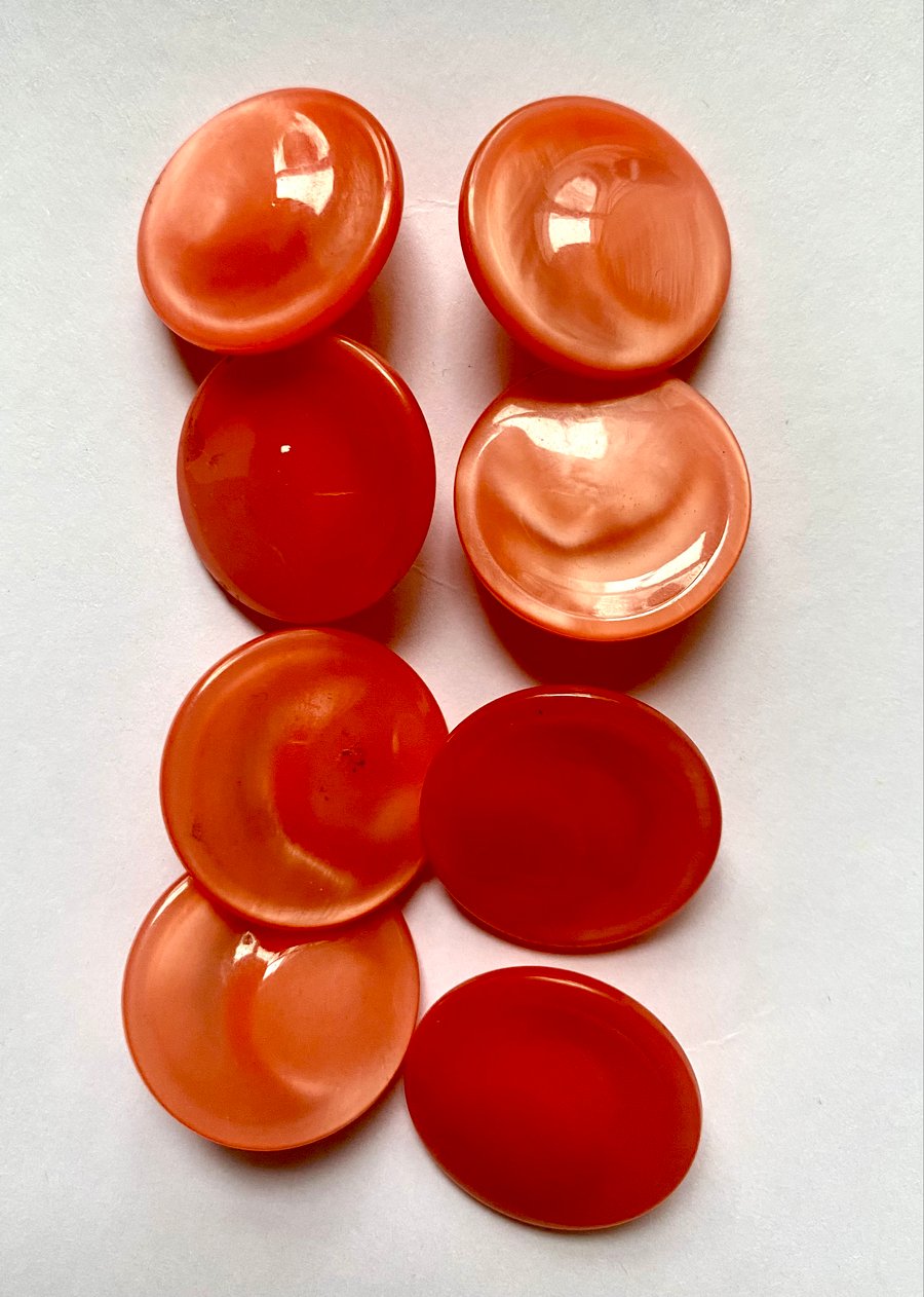 Set of 8 peach coloured 2cm vintage buttons with shank 