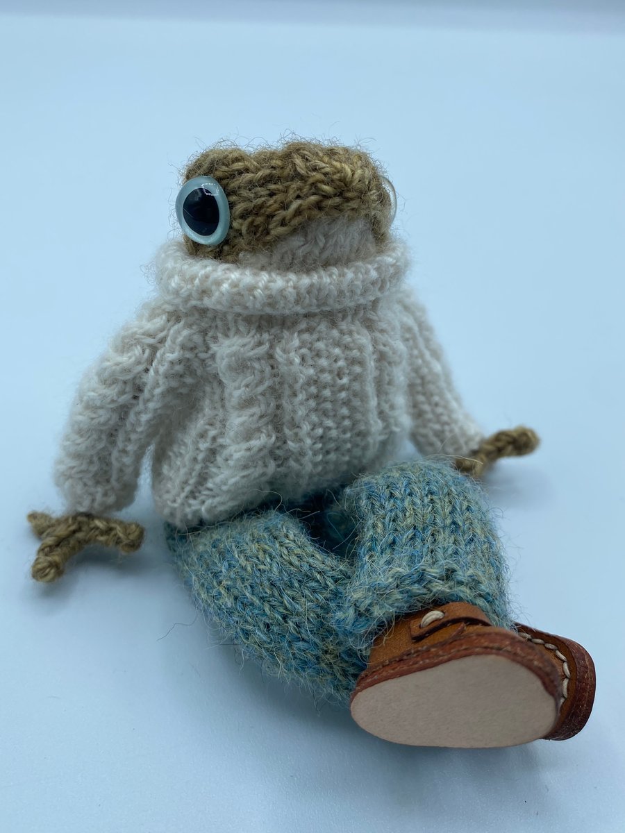 Knitted frog cheap
