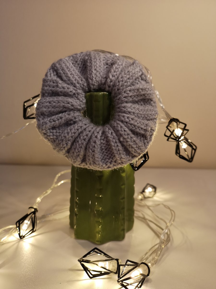 Light grey knitted scrunchie