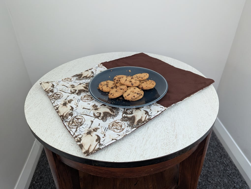 Bilbo's Mats for (Unsmashed) Plates: Gandalf Design