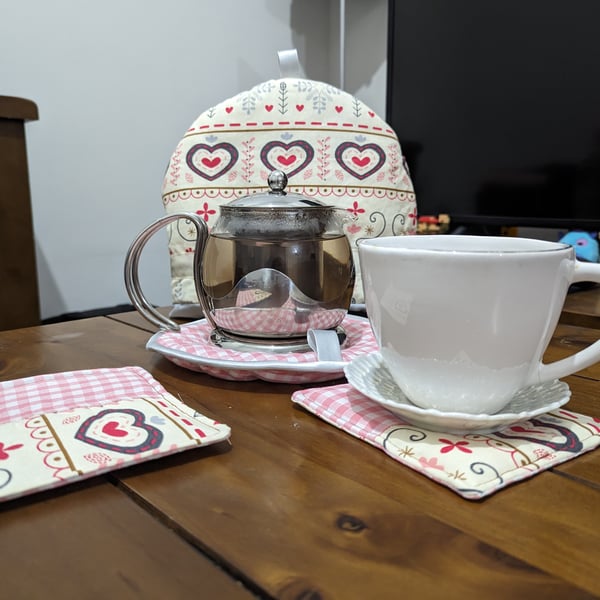Mrs Claus Tea Set: Cream Patch Hearts Design