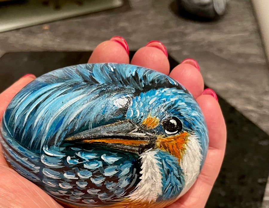 Kingfisher hand painted pebble garden rock art wildlife stone bird portrait 