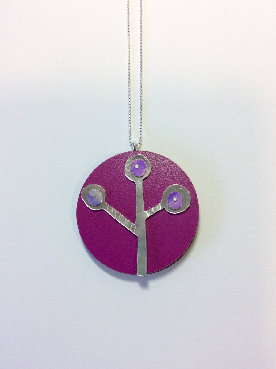 Pink pendant necklace with silver flowers 