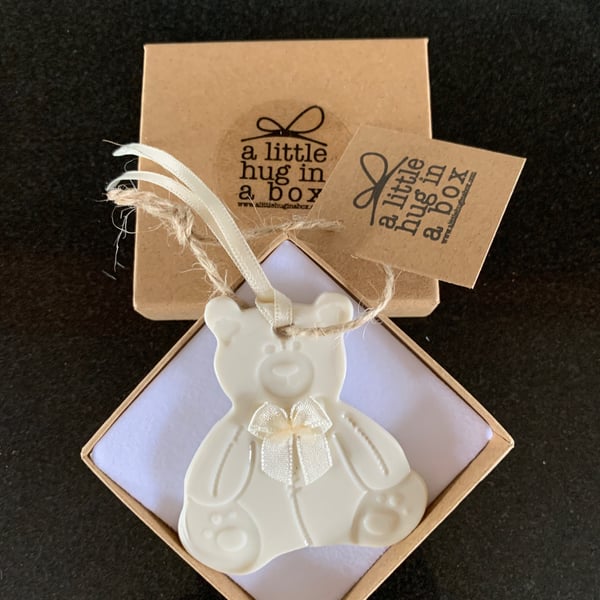 Hug in a box Porcelain Teddy (cream) Gift Tag