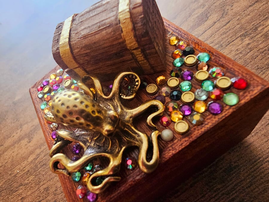 Octopus, Kraken treasure chest and jewel lid ring, trinket, keepsafe box 