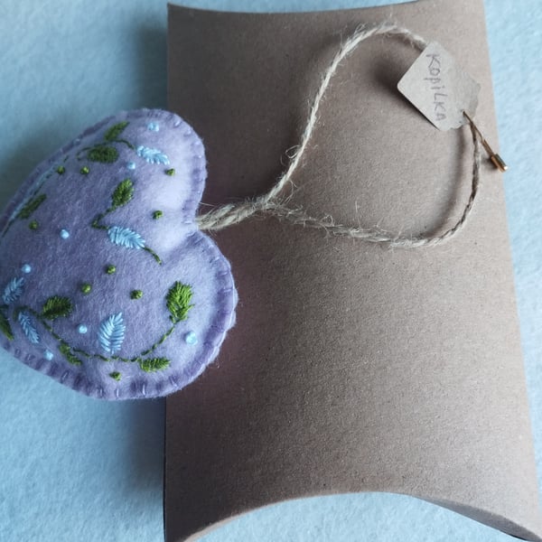 Wool felt handmade embroidered heart hanging decoration 