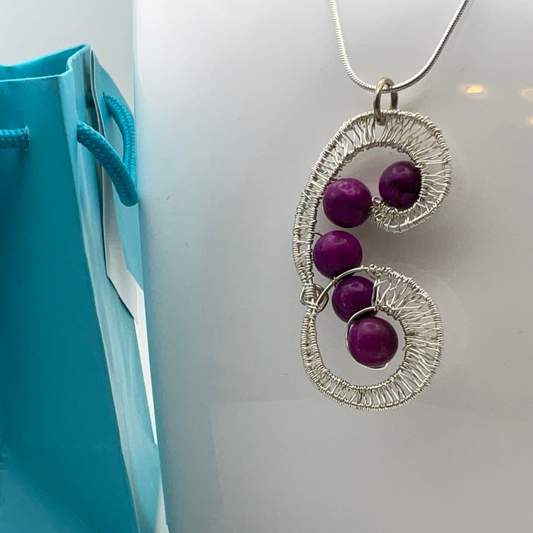 Cute carnelian beaded silver plated wire art pendant