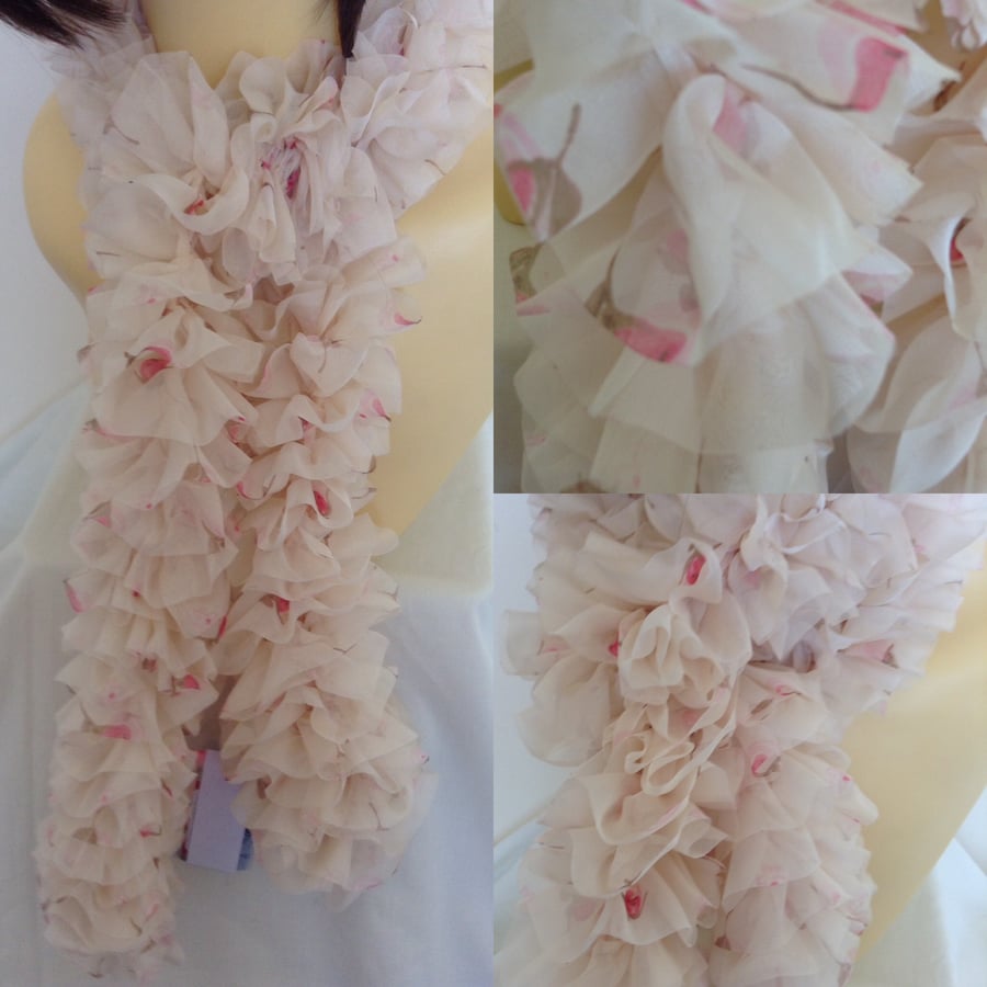Knitted Frilly Ribbon Scarf in Cream and Pink