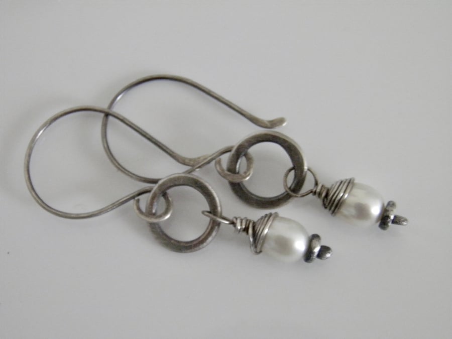 Pearl Earrings in Sterling Silver 